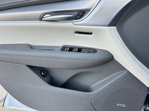 Used 2025 Cadillac XT5 Premium Luxury w/ Technology Package image 9