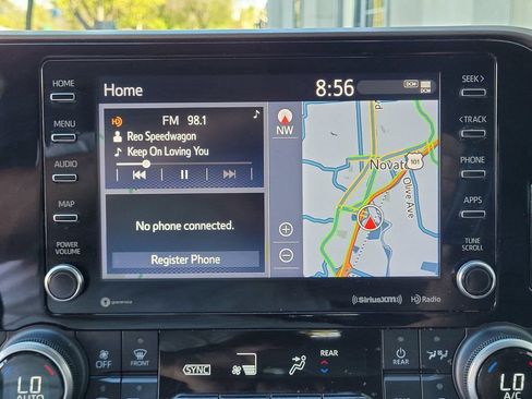 Used 2021 Toyota Highlander XLE AWD/4WD image 16