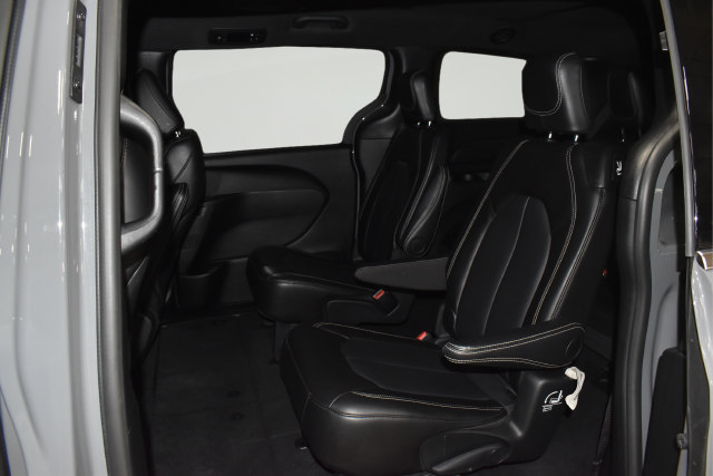 Certified 2025 Chrysler Pacifica Select FWD image 25