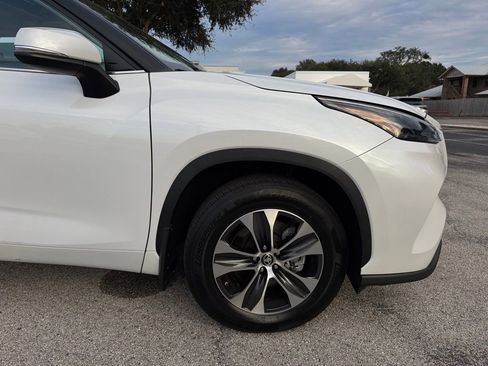 Used 2023 Toyota Highlander XLE image 13