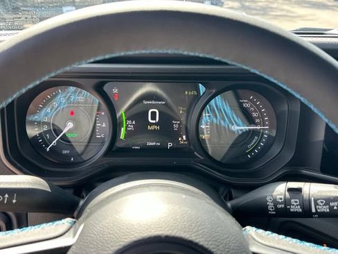 Used 2024 Jeep Wrangler Unlimited Rubicon 4xe AWD/4WD image 10