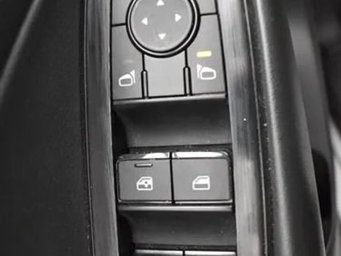 Used 2024 Nissan Rogue S FWD image 21