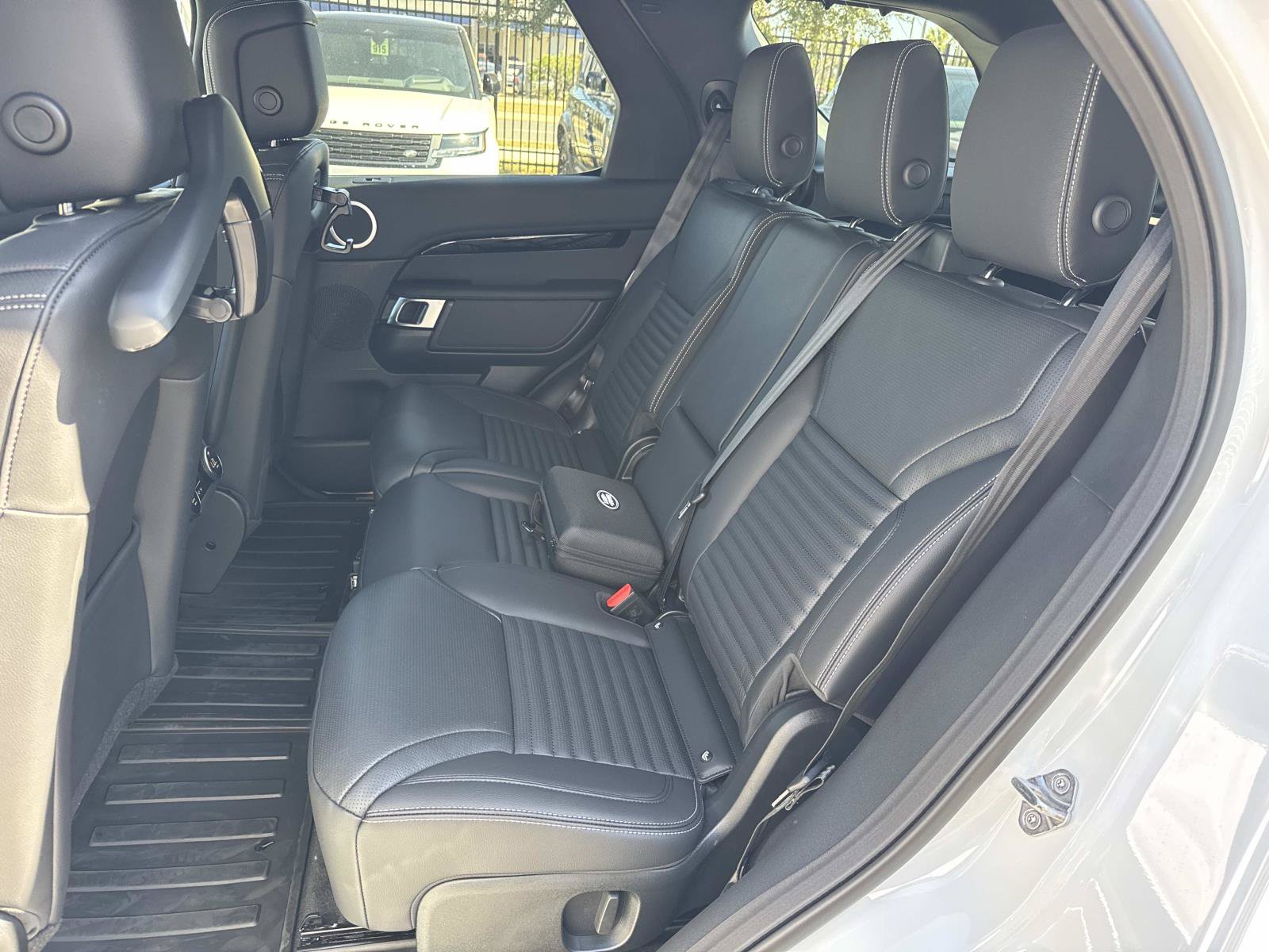 Used 2026 Land Rover Discovery S AWD/4WD image 14