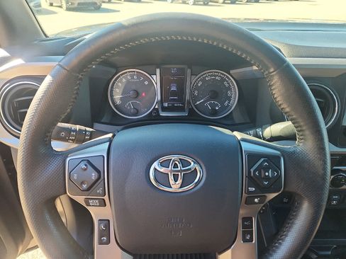 Used 2018 Toyota Tacoma Limited image 21