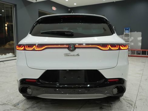 Used 2024 Alfa Romeo Tonale Ti w/ Premium Interior Package image 3