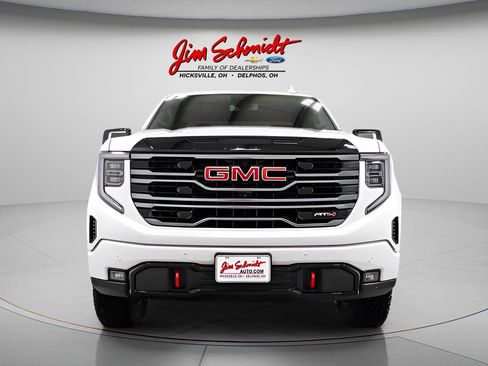 Used 2025 GMC Sierra 1500 AT4 image 2