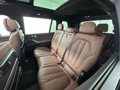 Used 2025 BMW X7 M60i w/ Climate Comfort Package image 33
