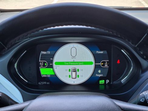 Used 2019 Chevrolet Bolt Premier w/ Infotainment Package FWD image 24