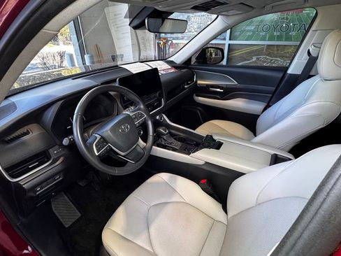 Used 2024 Toyota Grand Highlander XLE image 18