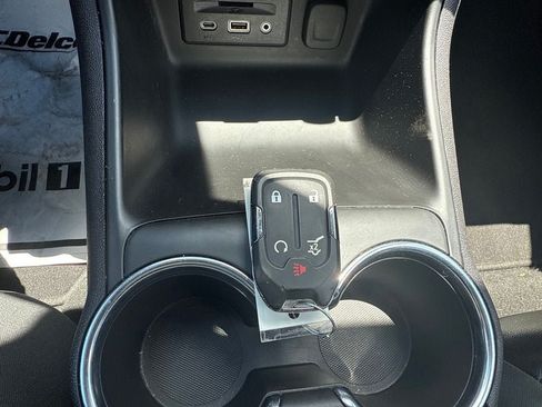 Used 2024 GMC Terrain SLT AWD/4WD image 32