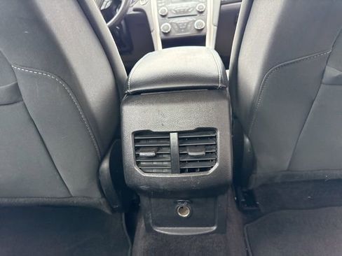Used 2017 Ford Fusion SE FWD image 33