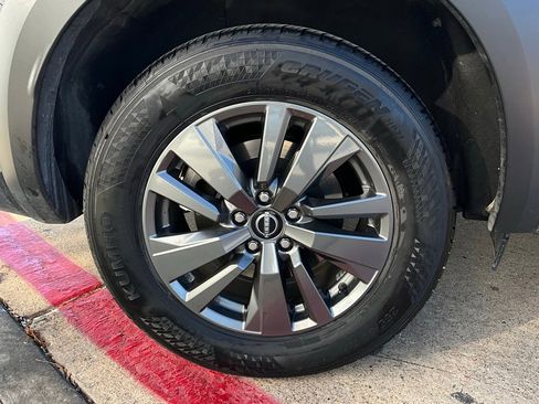 Used 2025 Nissan Pathfinder SV image 9