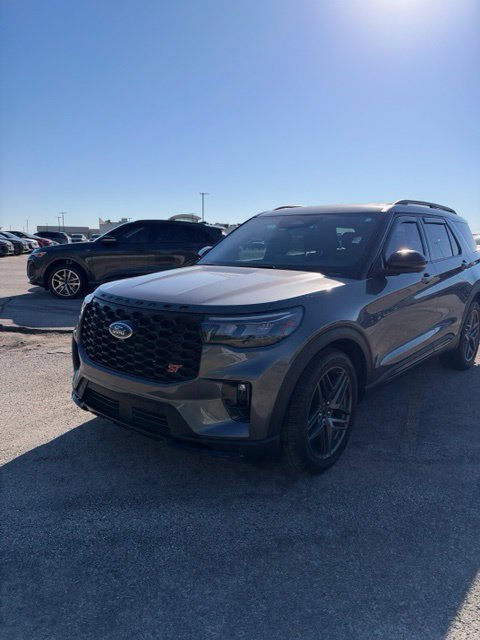 Used 2025 Ford Explorer ST w/ Sun And Sound Package AWD/4WD image 2