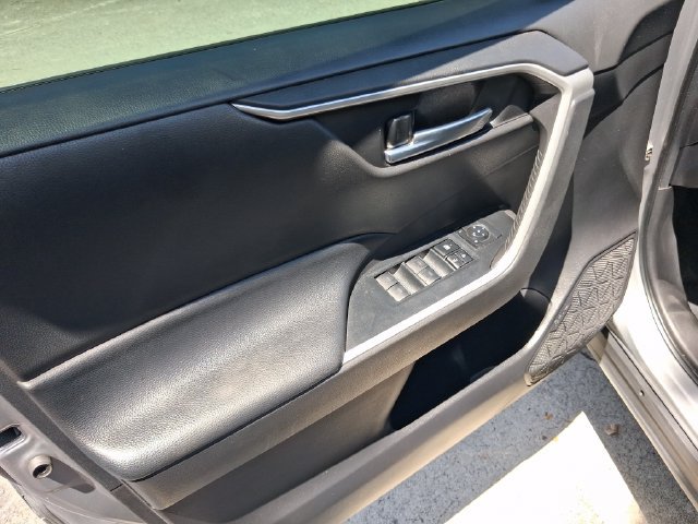 Used 2022 Toyota RAV4 XLE AWD/4WD image 13
