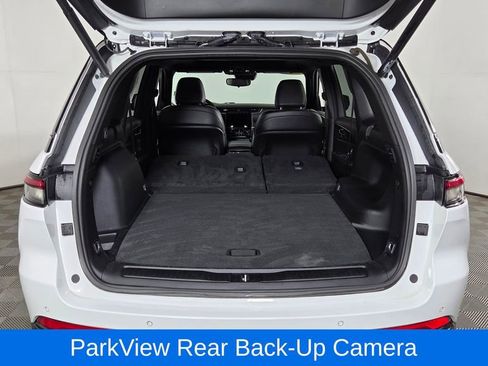 Used 2023 Jeep Grand Cherokee Altitude image 12