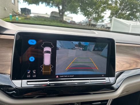 Used 2024 Volkswagen Atlas SE w/ Panoramic Sunroof Package FWD image 44