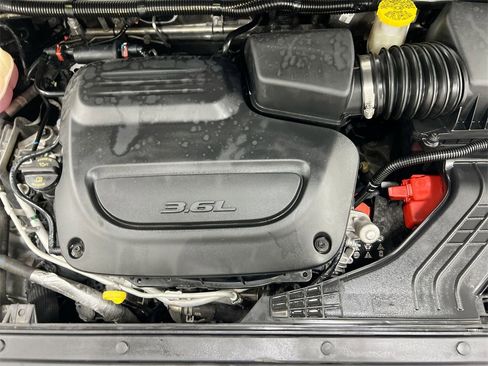 Used 2024 Chrysler Pacifica Limited image 27