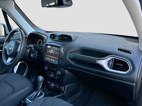 Used 2018 Jeep Renegade Latitude w/ UConnect 8.4 Nav Group image 24