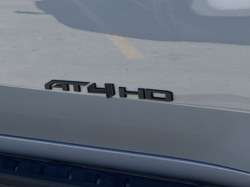 Used 2024 GMC Sierra 2500 AT4 w/ AT4 Preferred Package image 5