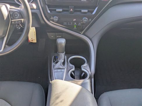 Used 2022 Toyota Camry LE image 17