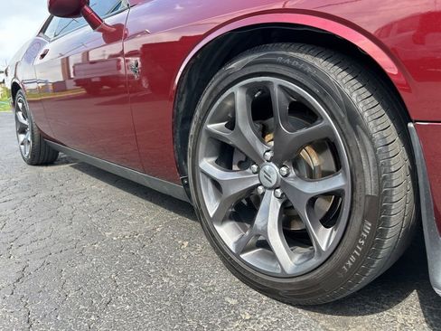 Used 2019 Dodge Challenger R/T RWD image 11