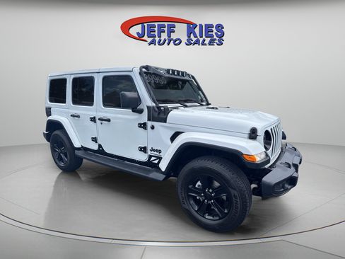 Used 2020 Jeep Wrangler Unlimited Sahara AWD/4WD image 3