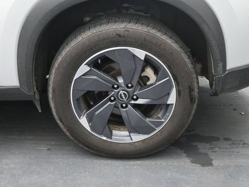 Used 2025 Nissan Rogue SV FWD image 13