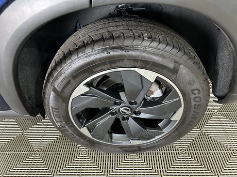 Used 2024 Nissan Rogue SV FWD image 10