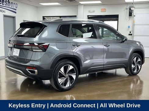 Used 2025 Volkswagen Taos SE AWD/4WD image 6