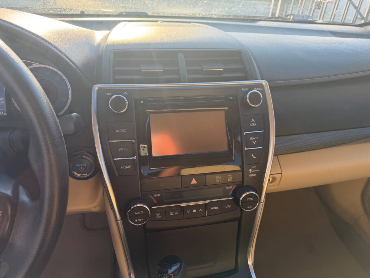 Used 2015 Toyota Camry LE FWD image 9