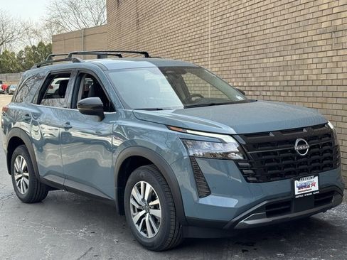 New 2026 Nissan Pathfinder SL image 2