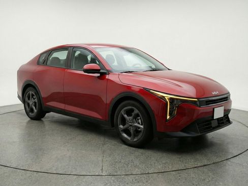 Used 2025 Kia K4 image 1