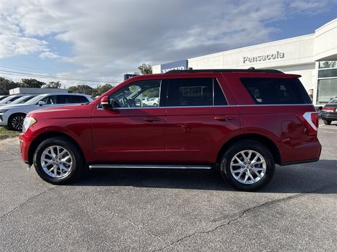 Used 2021 Ford Expedition XLT image 2