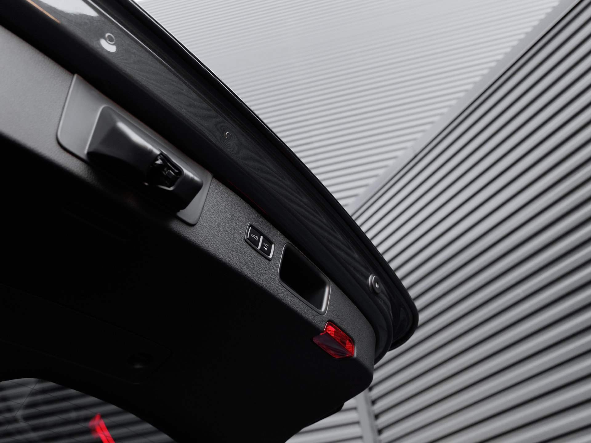 Certified 2026 Porsche Macan Turbo AWD/4WD image 30