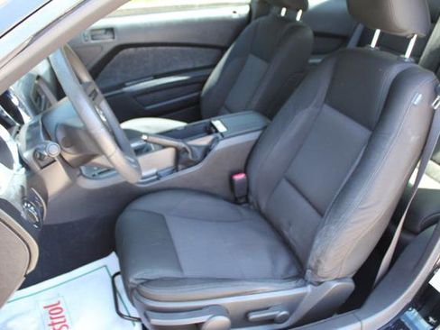 Used 2010 Ford Mustang GT RWD image 10