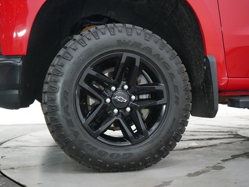 Used 2020 Chevrolet Silverado 1500 LT Trail Boss image 30