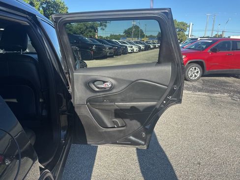 Used 2015 Jeep Cherokee Limited image 19