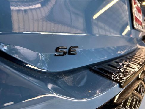 New 2026 Volkswagen Tiguan SE R-Line FWD image 9