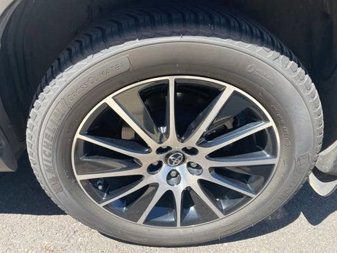 Used 2018 Toyota Highlander SE AWD/4WD image 19