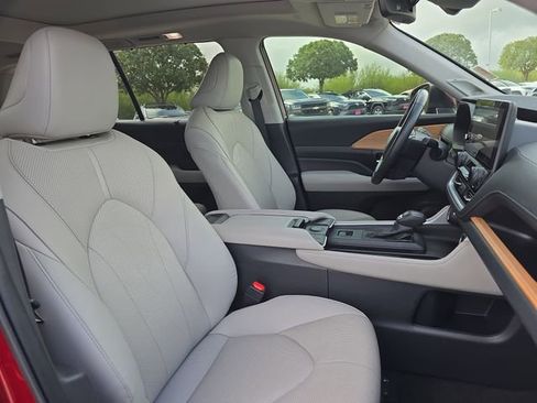 Used 2024 Toyota Grand Highlander FWD image 11