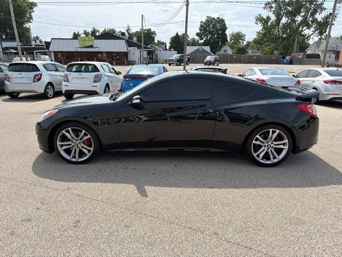 Used 2011 Hyundai Genesis 3.8 RWD image 5