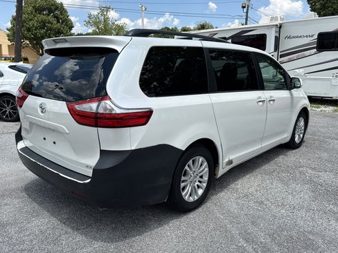 Used 2015 Toyota Sienna XLE FWD image 7