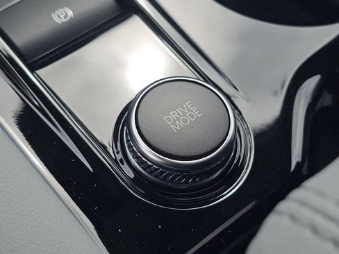 New 2026 Ford Explorer Platinum image 9