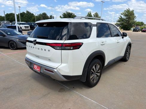 Used 2024 Nissan Pathfinder SL FWD image 5