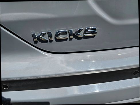 Used 2022 Nissan Kicks SV FWD image 28