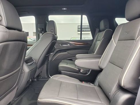 Used 2024 Cadillac Escalade Premium Luxury AWD/4WD image 31