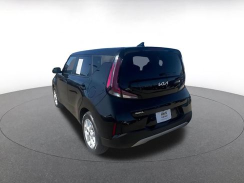 Used 2025 Kia Soul LX w/ LX Technology Package image 12
