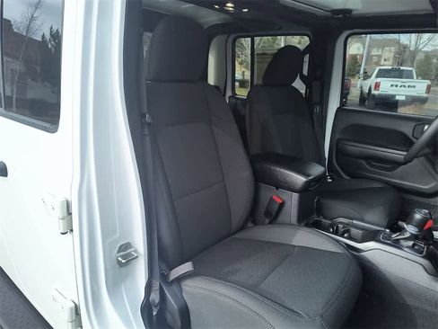 Used 2023 Jeep Gladiator Sport image 23