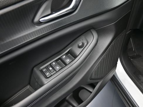 Used 2024 Jeep Grand Cherokee Laredo X image 14