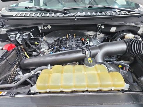 Used 2021 Ford Expedition XLT image 17